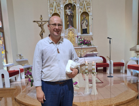 Misionár Vlastimil Chovanec z Rwandy na svätej omši v Hrabovci