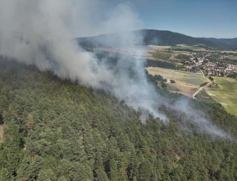 V Richnave horel les, zasahovali profesionáli, dobrovoľníci aj vrtuľník Black Hawk