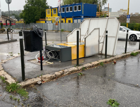 Závorový systém na parkovisku pri Amfiteátri je dočasne mimo prevádzky