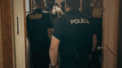 Zásah v Dnipre: Slovenskí policajti vyšetrujú bombové hrozby zo škôl