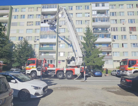 Požiar bytu v Košiciach: Päť osôb sa nadýchalo splodín, aj 10-mesačné dieťa