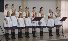 VIDEO | Školský rok odštartoval aj na SOŠ Jána Andraščíka: S úsmevmi, príhovormi a piesňou