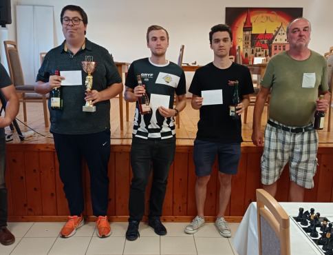 V Seniorcentre posúvali šachové figúrky hráči zo šiestich štátov