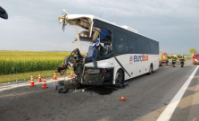 Tragická dopravná nehoda pri Drienovci: jedna obeť, desiatky zranených