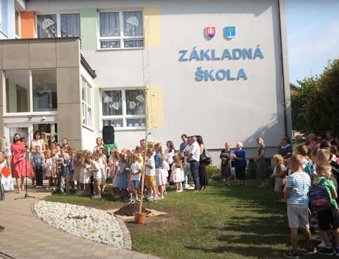 VIDEO | Vyučovanie vonku: Základná škola v Osikove otvorila exteriérovú učebňu