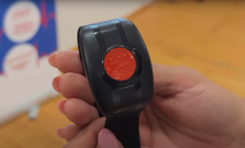 VIDEO | Seniori vo Svidníku dostanú SOS náramky