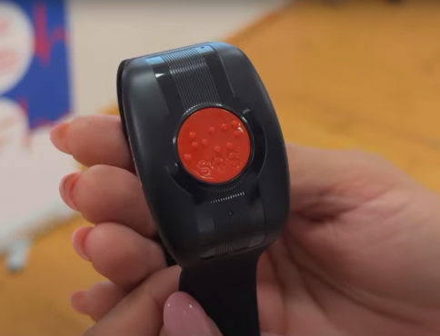 VIDEO | Seniori vo Svidníku dostanú SOS náramky