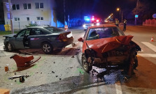 Tragické chvíle v Rožňave: tehotná žena a deti v havarovaných autách