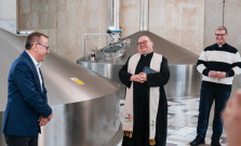 Srdce Pivovaru Šariš opäť bije naplno – varňu požehnali podľa starej tradície