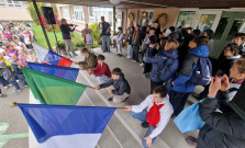 Základná škola pod Vinbargom uvítala partnerov projektu nádhernou ceremóniou