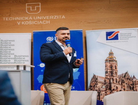 Progresívne Slovensko predstavilo kandidáta na primátora Košíc – Martina Mudráka