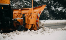 Krajskí cestári pripravení na prvý sneh aj poľadovicu