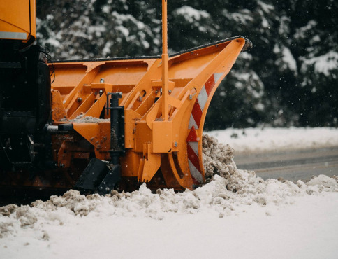 Krajskí cestári pripravení na prvý sneh aj poľadovicu