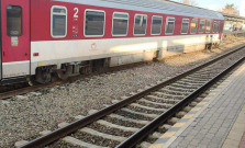 Na východe Slovenska sa vykoľajil vlak. Séria nešťastí pokračuje!