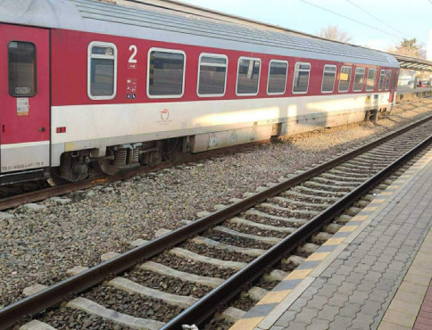 Na východe Slovenska sa vykoľajil vlak. Séria nešťastí pokračuje!