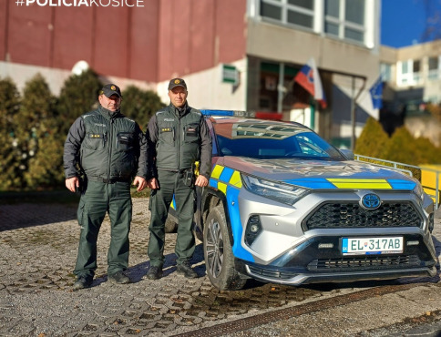 Kolaps na ceste: policajti zasiahli v sekunde, keď išlo o život