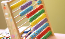 Deti v škole vymeškali stovky hodín: Rodičia čelia obvineniam