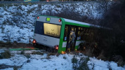 Autobus MHD v Košiciach zišiel zo svahu, zranili sa dve osoby