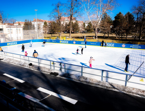 Klzisko v Mestskom parku odštartuje v sobotu bezplatnou Mikulášskou korčuľovačkou