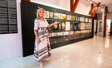 Zažite 60 rokov hudobnej legendy: Výstava Heleny Vondráčkovej v Košiciach