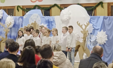 VIDEO | Hudobná cesta Vianocami navodila sviatočnú atmosféru na ZŠ Vinbarg