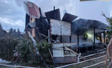 Veľký požiar domu na východe Slovenska si vyžiadal jednu obeť