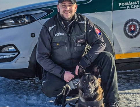 Drogy v pátranom Audi: Policajti zasiahli v Michalovciach