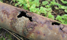 Spor o rúru v Bardejove sa zmenil na úder lopatou!