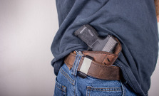 Policajti z Bardejova odhalili nebezpečnú zbraň, mužovi hrozí až 8 rokov väzenia