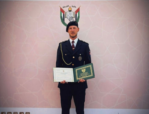 Prešovský policajt úspešne absolvoval štúdium v Abú Zabí