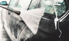 Zlodej v Raslaviciach: z autoumyvárne zmizli mincovníky