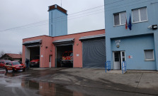 Dramatické ráno v Kechneci: 41 ľudí mimo haly, hasiči zasahovali v dychovej technike