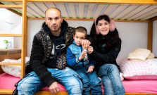 Matúš ostal na deti sám, dnes preberá kľúče od mestského bytu