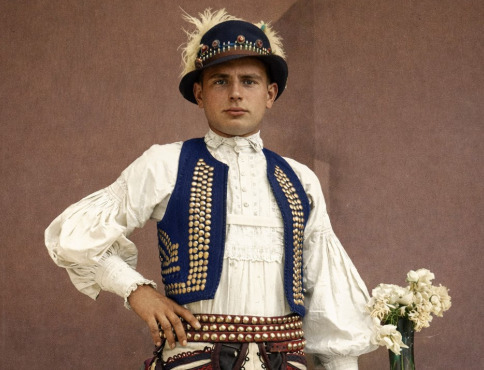 Výstava „Vyšité časom“ vás prenesie do minulosti cez výšivku a dekor kroja na hornom Šariši