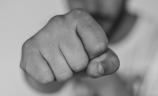 Muž zo Svidníckeho okresu sa mal vyhrážať zabitím žene aj tínedžerovi