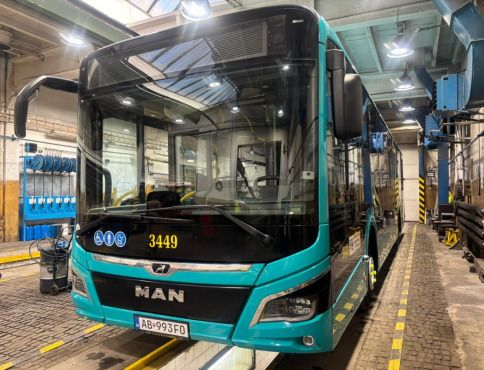 Do flotily DPMP pribudlo 5 mestských autobusov MAN