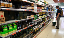 Zlodej alkoholu dlho na slobode nepobudol: policajti ho vypátrali v okolí