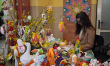 VIDEO | Zajace, vajíčka či kvetinové vence: Sečovce sa pripravujú na Veľkú noc