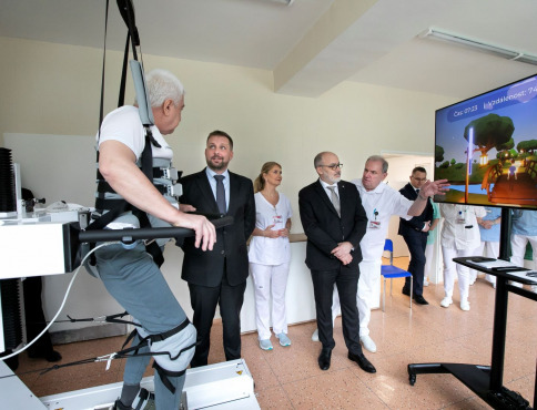 Pacientom v UNLP Košice pomôžu k návratu do života robotické prístroje