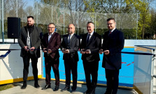 Michalovce otvorili zrekonštruovanú školu s novým hokejbalovým ihriskom