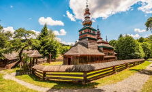 Severovýchod Slovenska ožíva: skanzeny a drevené chrámy otvárajú novú sezónu