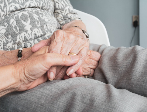 Košický kraj zvýšil výdavky na sociálne služby o takmer 80 %, pribudli miesta aj vyššie platy