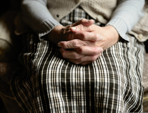 Muž zadržaný pri podvode na seniorke v Poprade