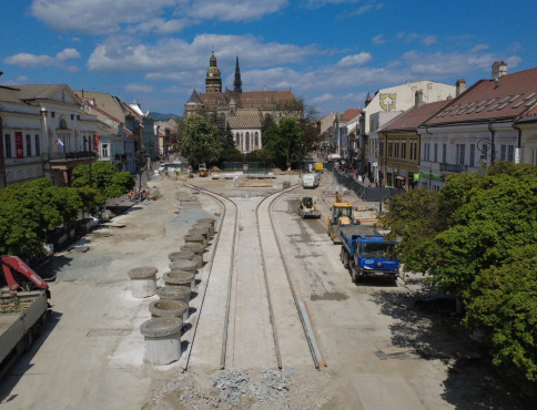 Takmer trojmiliónová obnova Dolnej brány napreduje podľa plánu, maratónci ju uvidia v plnej kráse