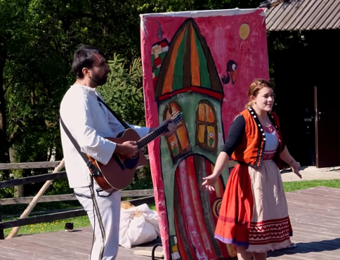 VIDEO | Skanzen v Humennom otvoril sezónu: deti, tradície a rozprávka Hlúpy Jano