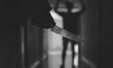S nožom sa jej vyhrážal zabitím: polícia muža zadržala