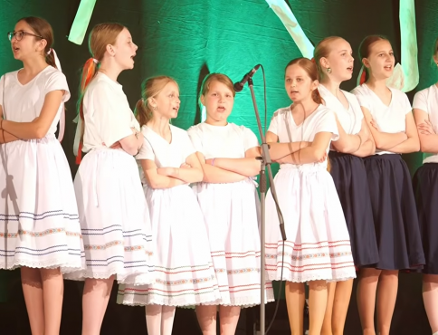 VIDEO | SZUŠ Pod Vinbargom opäť ukázala talent svojich žiakov na vystúpení Jarná lúka