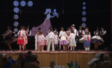 VIDEO | Deti vo Valalikoch rozcítili mamy: Radostník priniesol silné emócie aj folklór