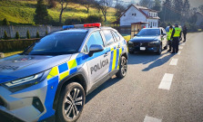 Opitý vodič s 2,3 promile skončil v priekope po prejazde do protismeru