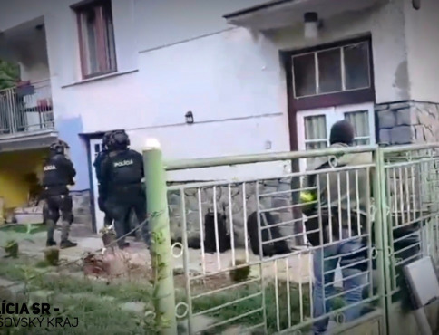 Rozsiahla policajná akcia vo Vranove skončila obvinením 27-ročného muža